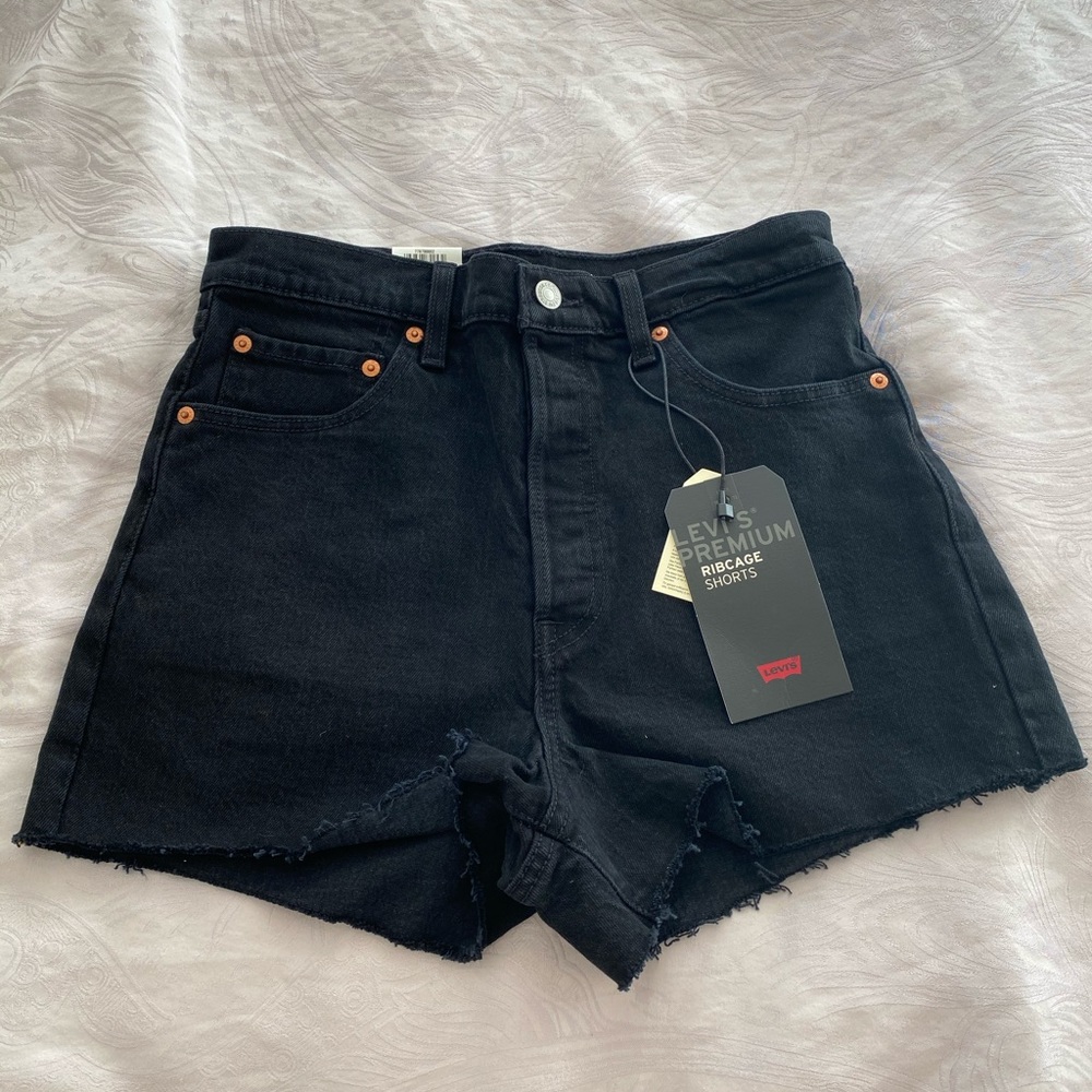 NWT! Black Levi’s Ribcage Shorts- Size 29